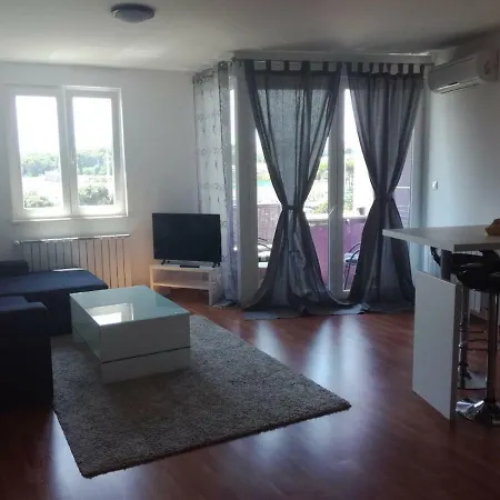 아파트 The Magic Experience Accomodation 풀라