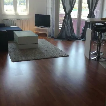 아파트 The Magic Experience Accomodation 풀라